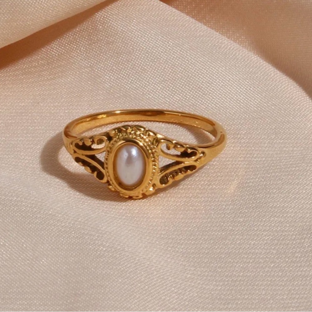 Vintage-Style Gold Pearl Ring | Oval Pearl Filigree Ring - Picture 2 of 5
